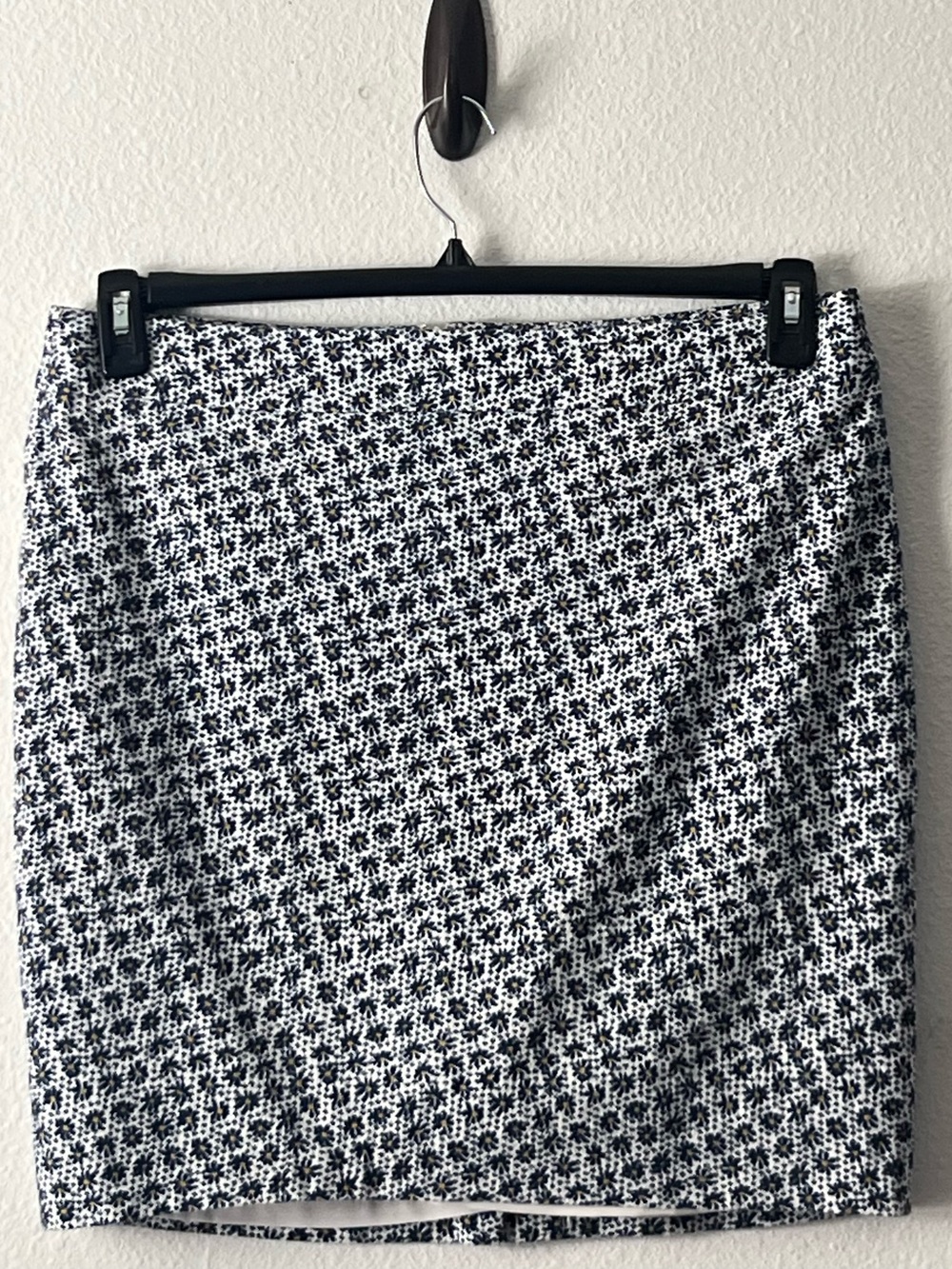 Ann Taylor Black and White Floral-Print Mini Skirt, Size 14
